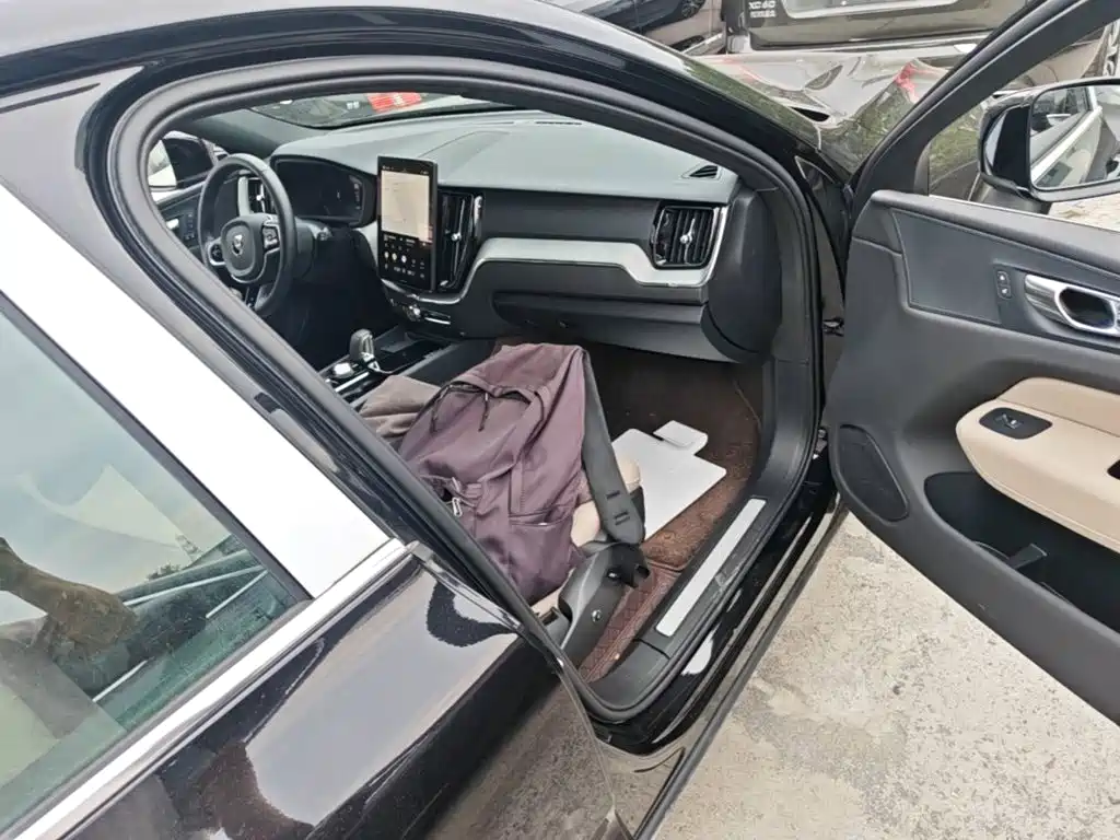 Photo 9 - Volvo XC60