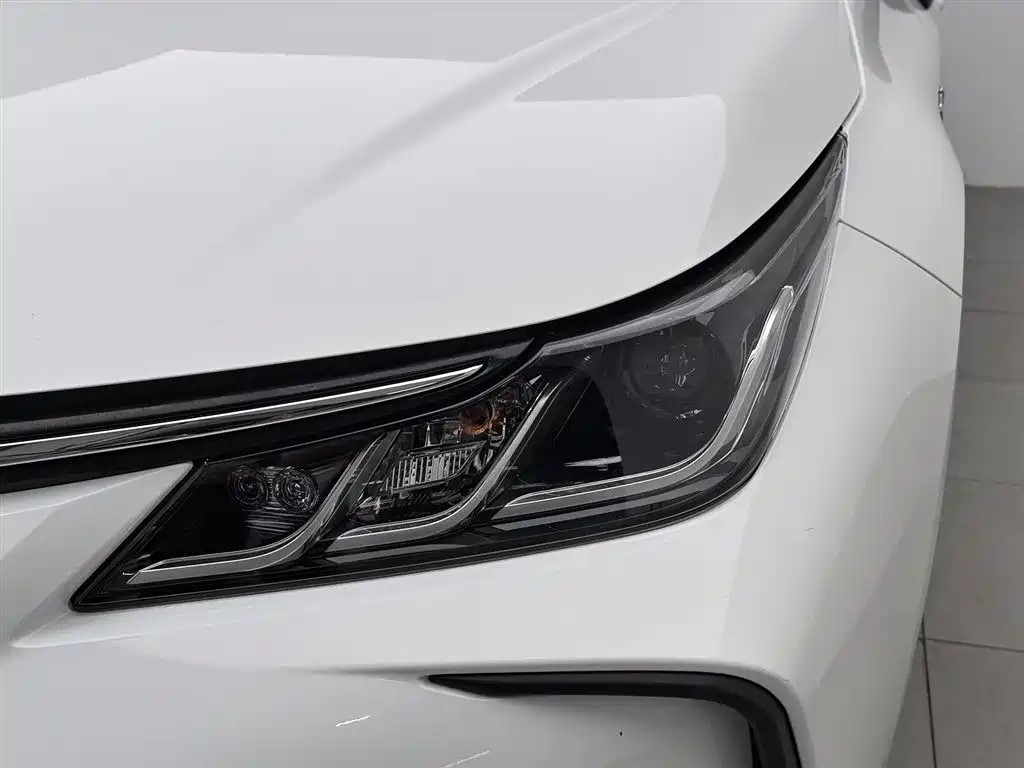 Toyota Corolla 2023 1.8L Smart Hybrid Dual Engine Elite Edition фото 7