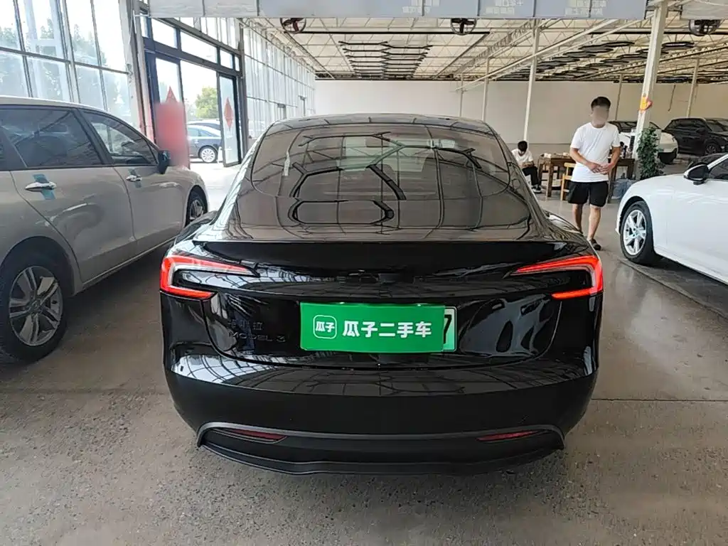 Tesla Model 3 2026 2025 Model Year Facelift Rear-Wheel Drive