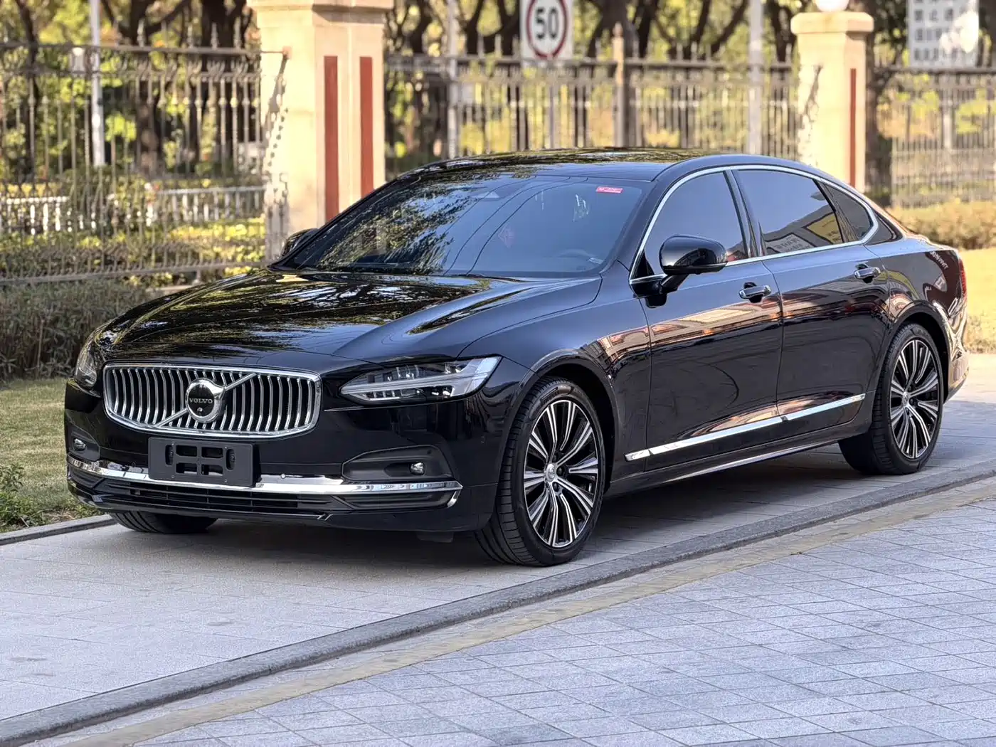 VOLVO S90 2023