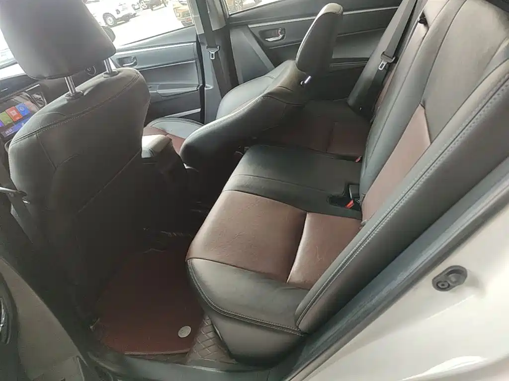 Toyota Corolla 2018 Hybrid 1.8L E-CVT Smart Edition фото 13