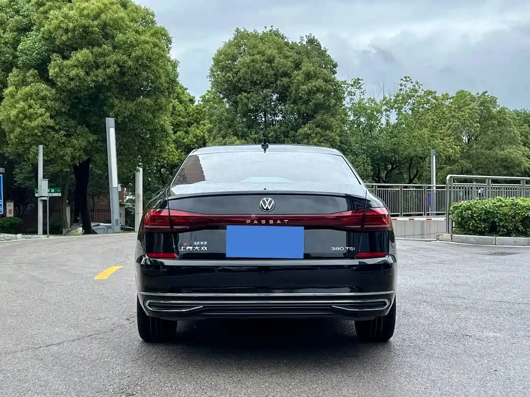 Volkswagen Passat 2025 Outstanding 380TSI Dragon Glory Edition фото 5