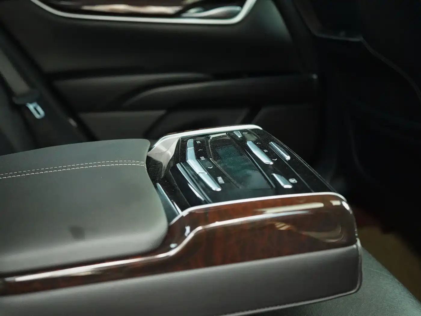 Cadillac XTS 2013 28T Luxury фото 30