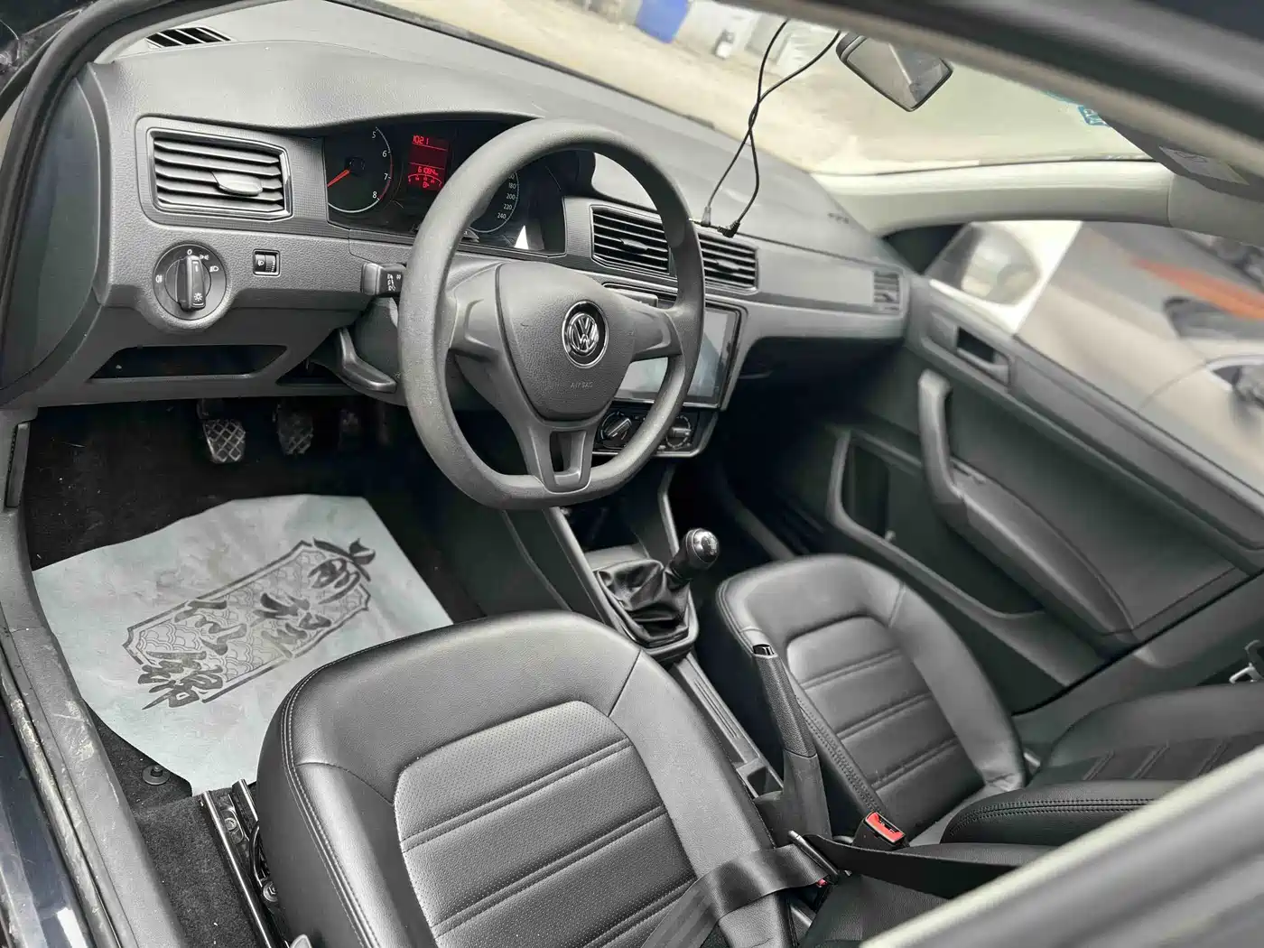 Volkswagen Santana 2016 1.6L Manual Trend Edition фото 4