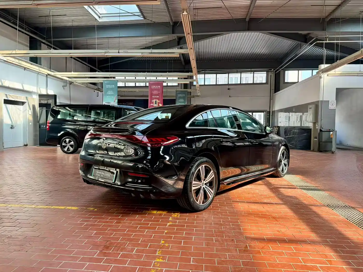 Mercedes-Benz EQE 2025 500 4MATIC Pioneer фото 3