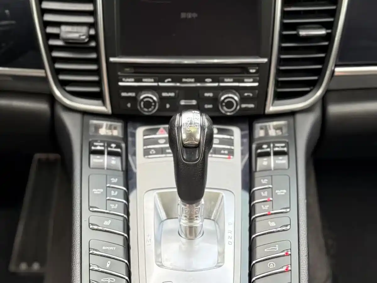 Porsche Panamera 2010 Panamera 4 3.6L фото 8