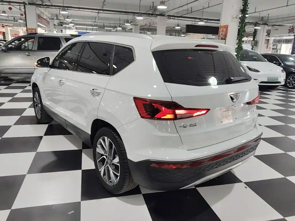 Photo 5 - Jetta VS5