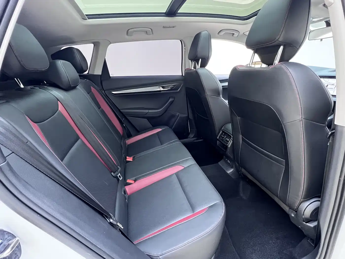 Škoda Karoq 2023 TSI280 Luxury Edition фото 23