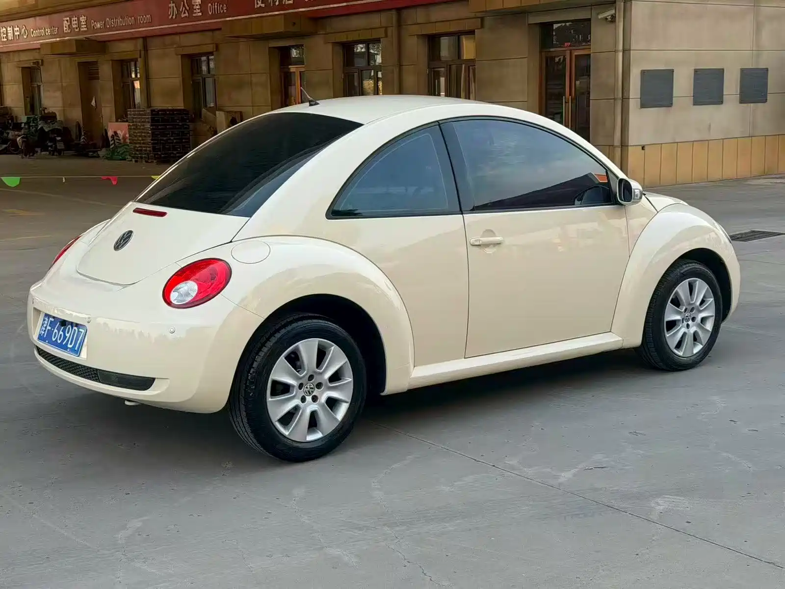 صورة 6 - Volkswagen Beetle