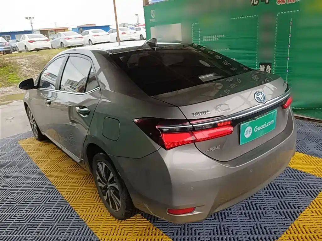 Toyota Corolla 2017 Facelift Hybrid 1.8L E-CVT Elite Edition фото 5