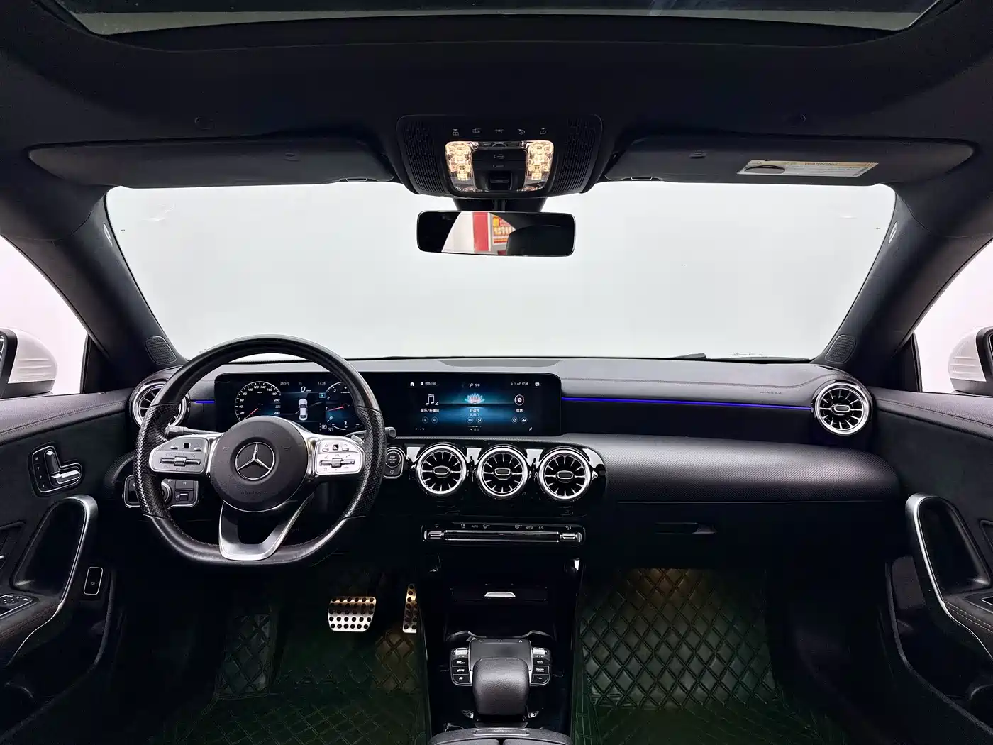 Mercedes-Benz CLA (Import) 2021 CLA 200 фото 8