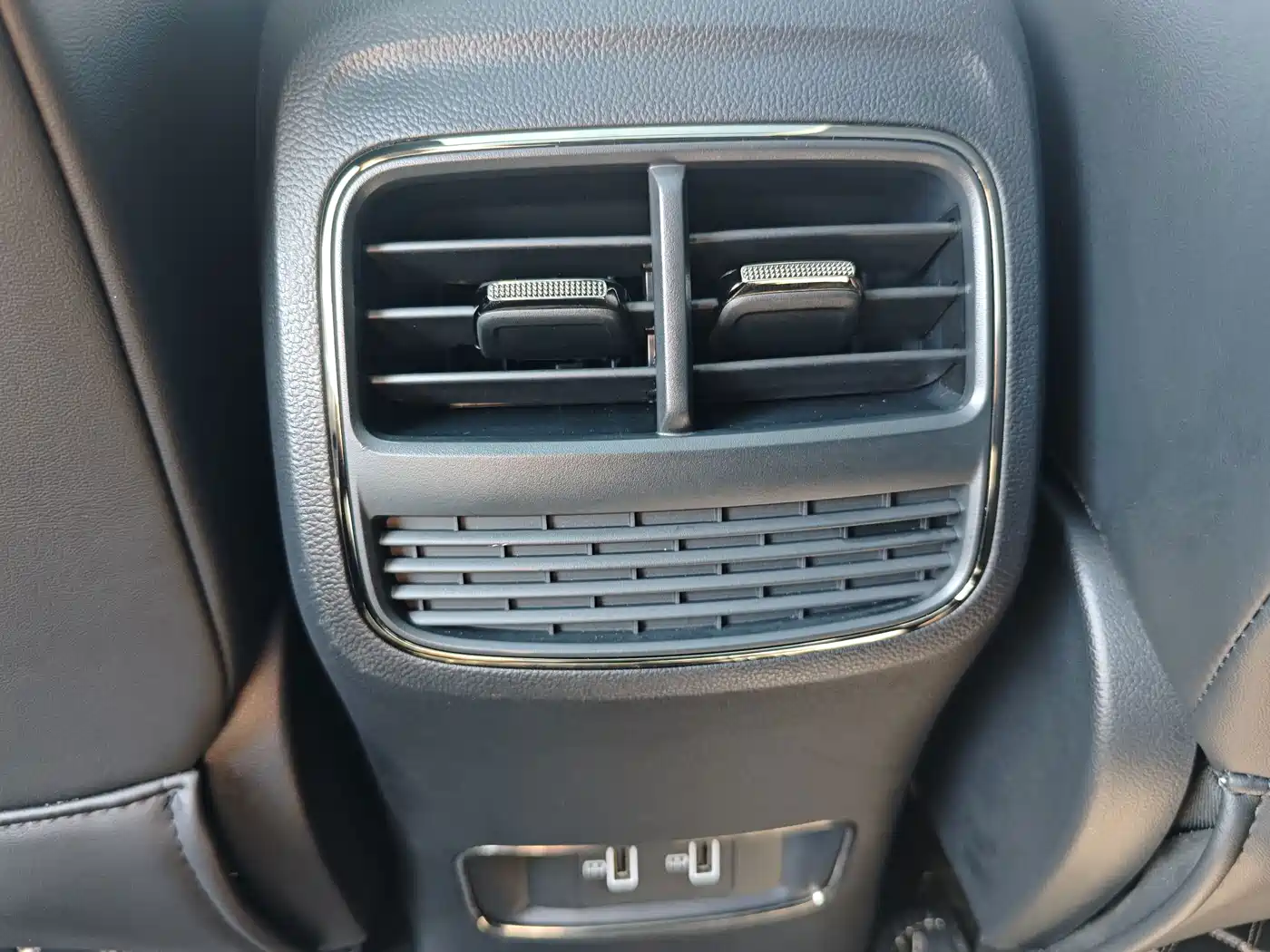 Фото 8 - Roewe RX5