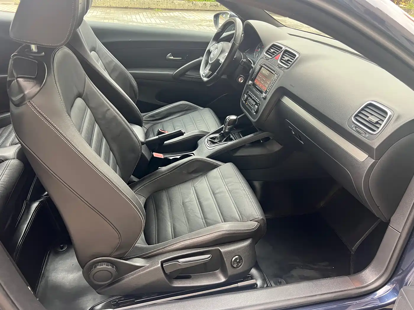 Volkswagen Scirocco 2011 2.0TSI R-Line фото 5