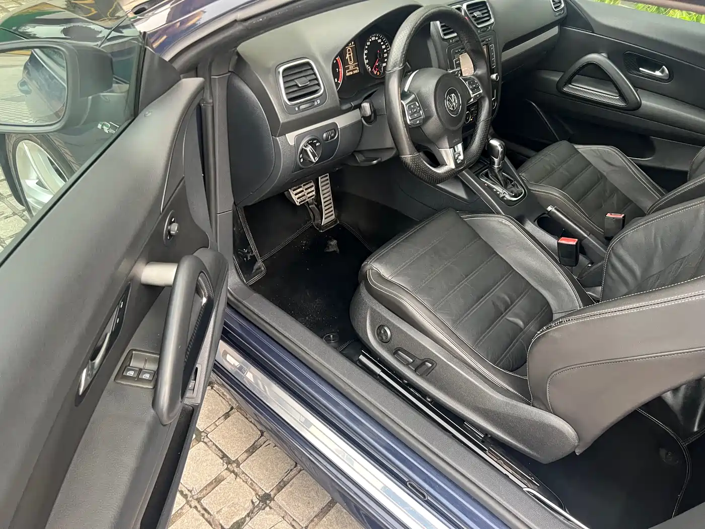 Volkswagen Scirocco 2011 2.0TSI R-Line фото 9