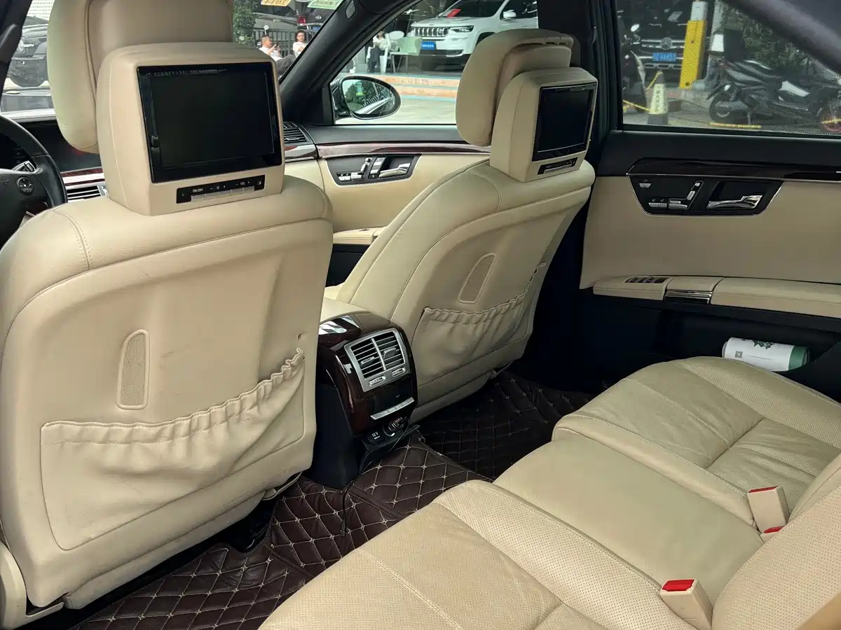 Фото 17 - Mercedes-Benz S-Class