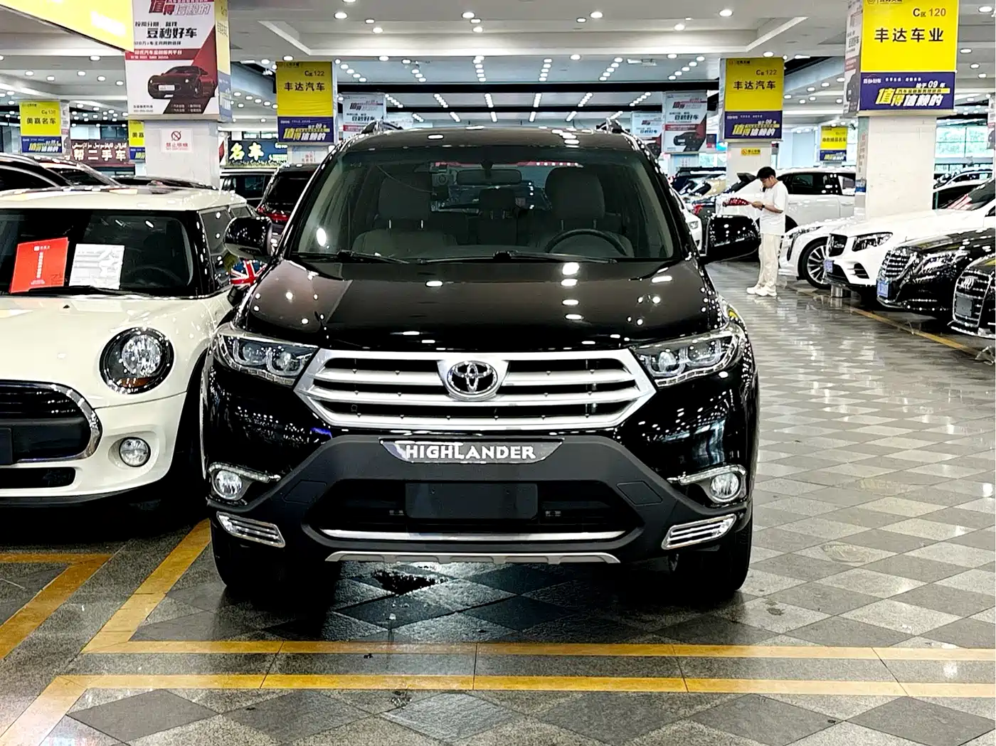Toyota Highlander 2012 2.7L 2WD 7-Seater Luxury Edition фото 2