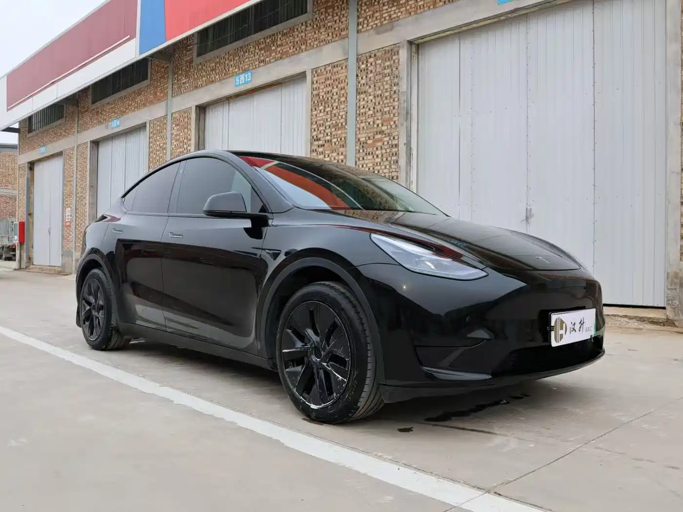 TESLA MODEL Y