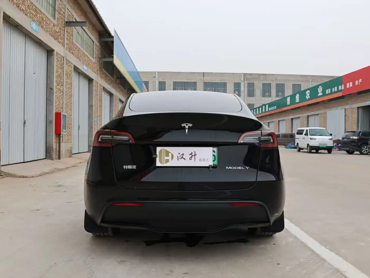 TESLA MODEL Y