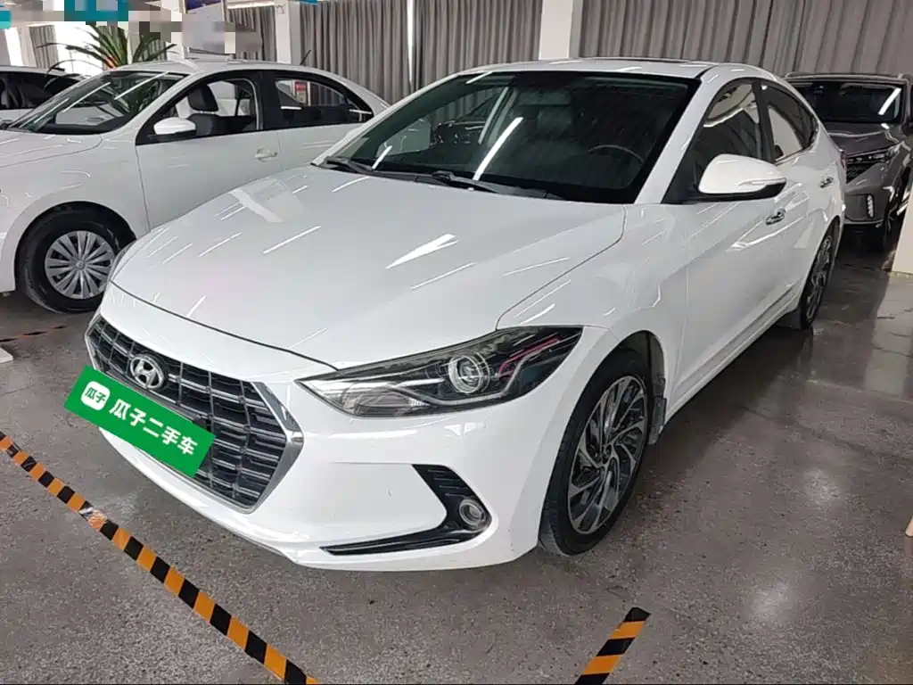 Photo 1 - Hyundai Elantra