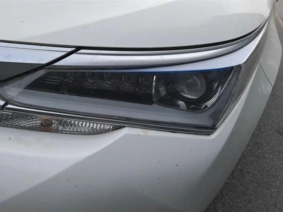 Toyota Corolla 2017 Facelift Hybrid 1.8L E-CVT Leading Edition фото 5