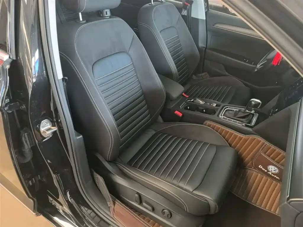Volkswagen Magotan 2020 330TSI DSG Leading фото 25