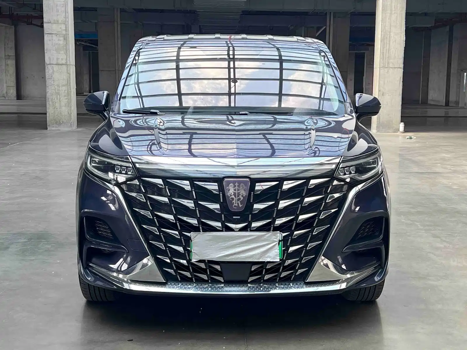 Photo 1 - Roewe iMAX8 EV