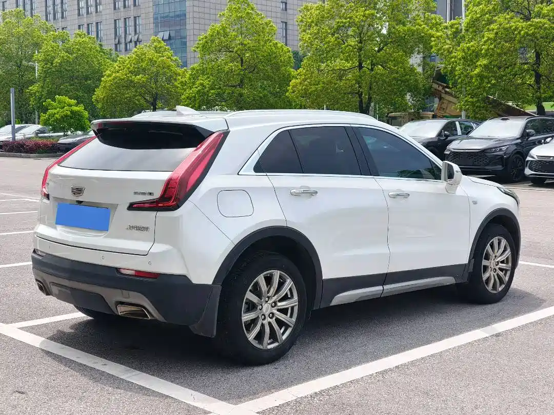 Cadillac XT4 2018 28T FWD Leading Edition фото 4