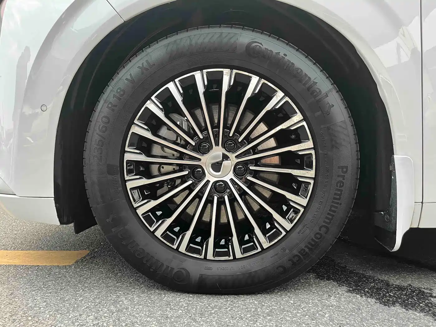 Denza D9 2023 2022 DM-i 970 AWD Flagship