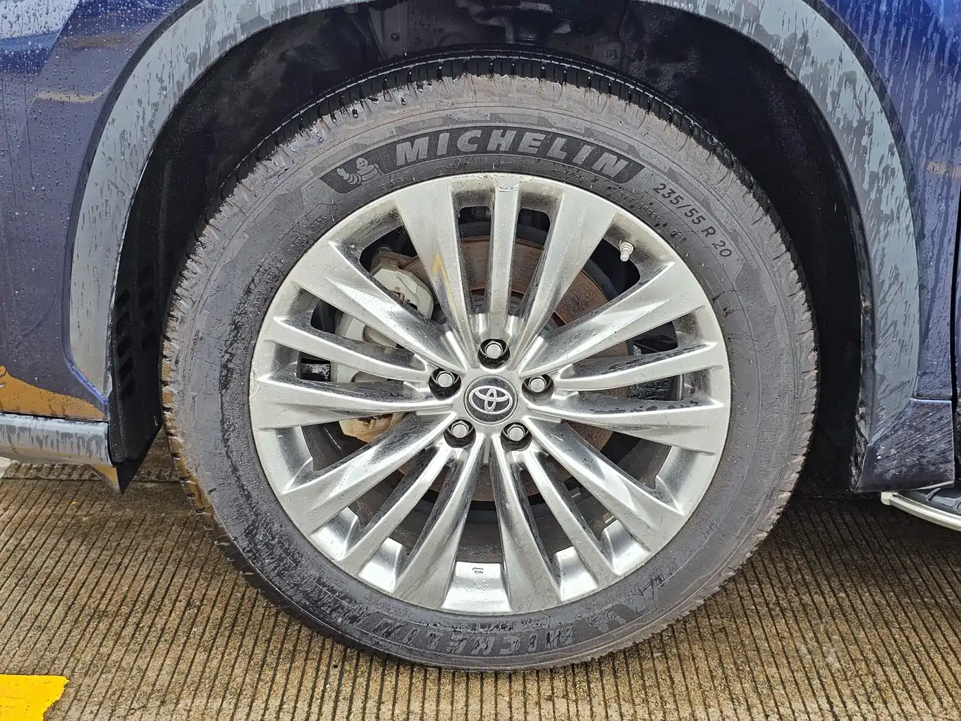 TOYOTA HIGHLANDER
