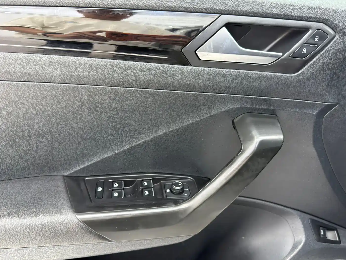 Volkswagen T-ROC 2022 280TSI DSG 2WD Comfort PLUS фото 7