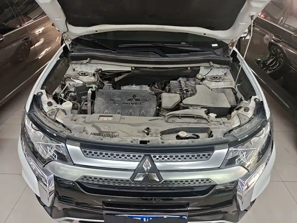 Фото 20 - Mitsubishi Outlander