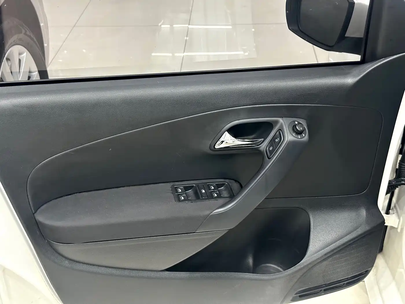 Volkswagen Polo 2014 1.4L Automatic Comfort Edition фото 11