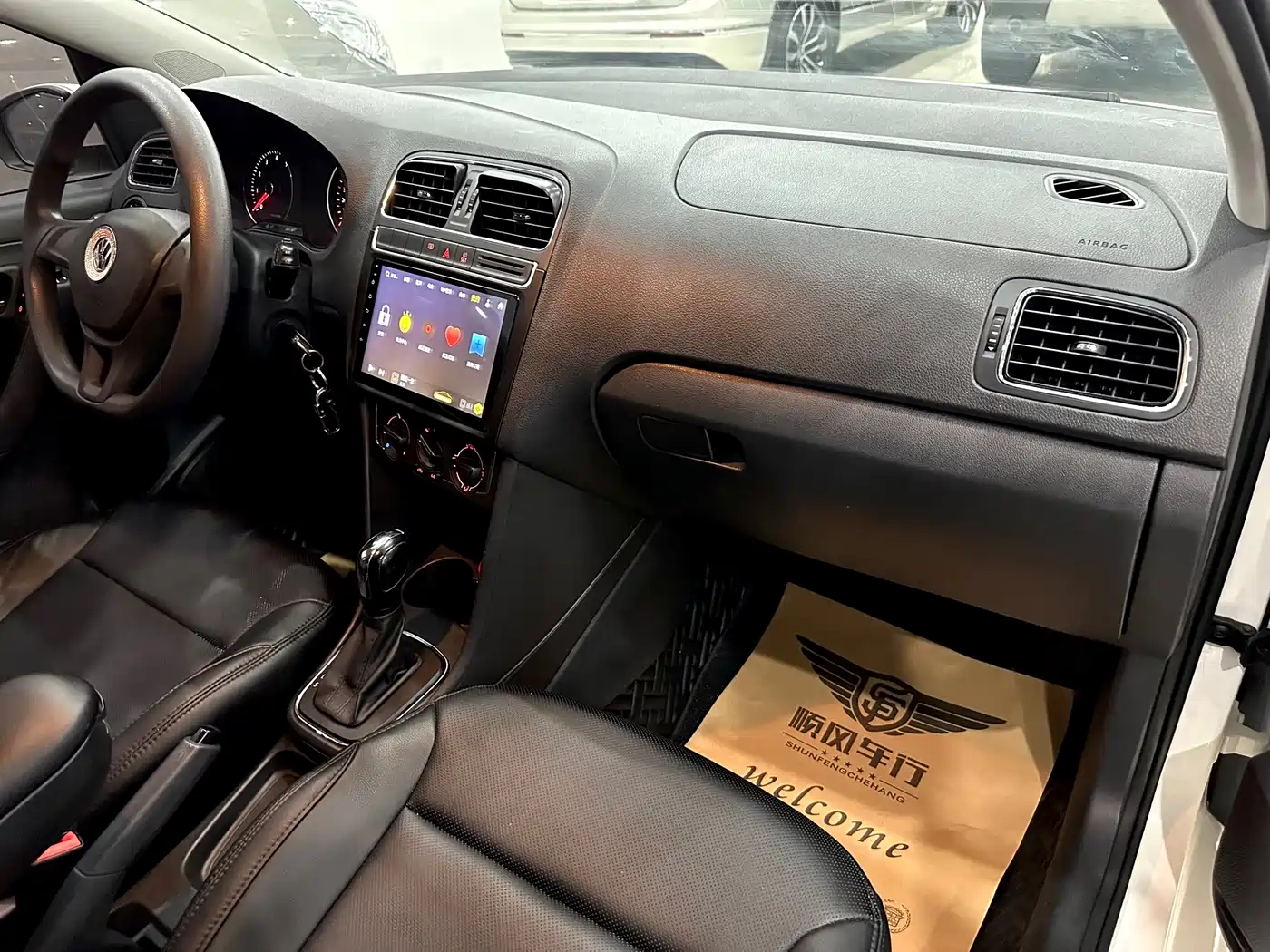 Volkswagen Polo 2014 1.4L Automatic Comfort Edition фото 18