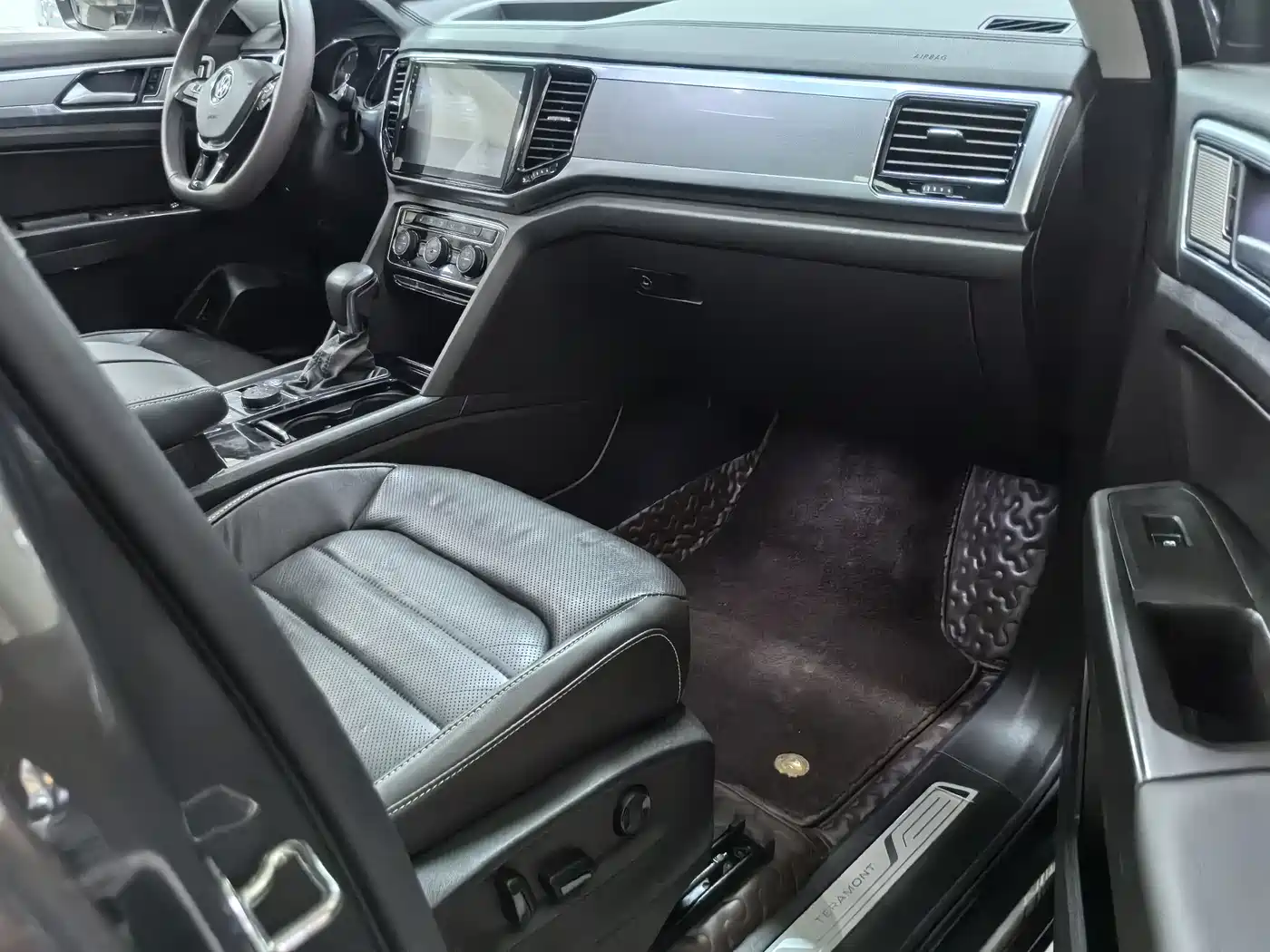 Volkswagen Teramont 2019 380TSI 4WD Luxury Edition China VI фото 12
