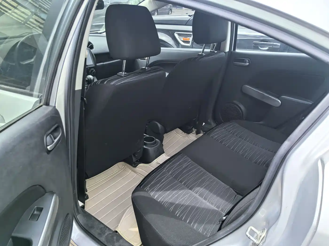 Mazda 2 2011 2011 XuanDong 1.3L Automatic Standard