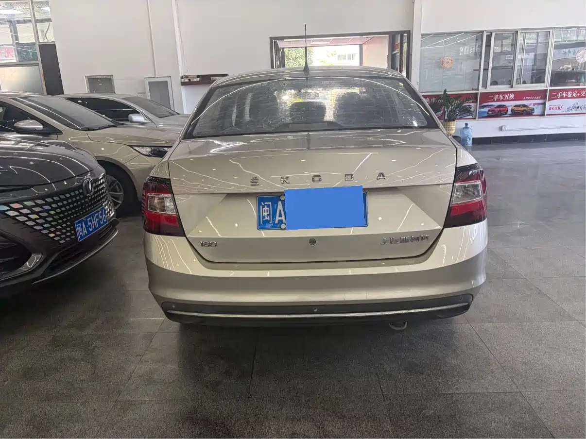 Škoda Rapid 2018 1.6L Automatic Comfort Edition фото 7