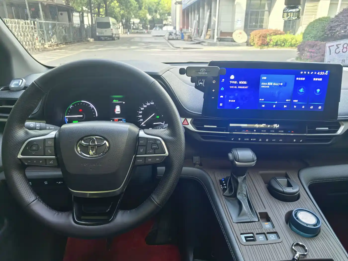 Toyota Sienna 2023 2.5L Hybrid Luxury Welfare Edition фото 5