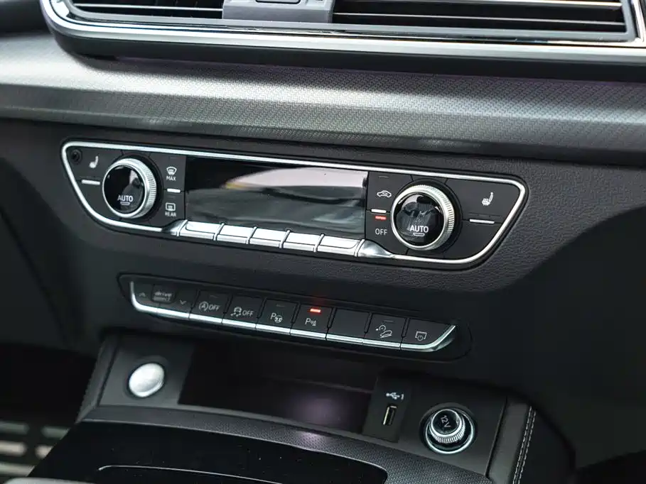 Audi Q5L 2025 Model Year Facelift 45th Anniversary Edition 45 TFSI Luxury Dynamic фото 14