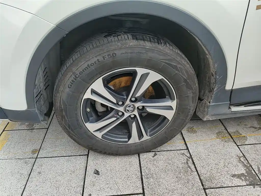Toyota RAV4 Rongfang 2015 2.0L CVT 2WD Trend Edition фото 23