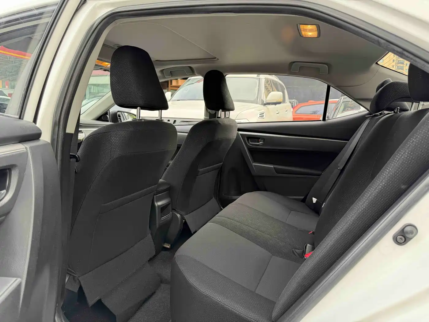 Toyota Corolla 2014 1.6L CVT GL-i фото 7