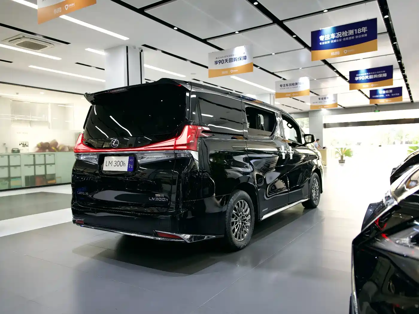 Lexus LM 2021 2020 300h 4-Seat Imperial Edition