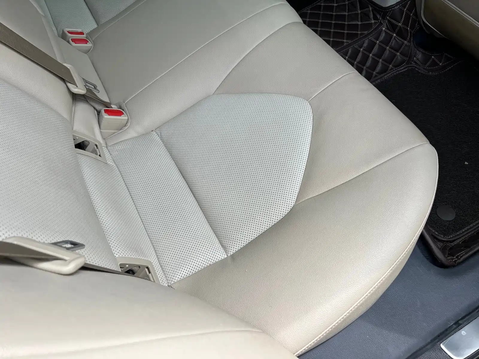 Фото 14 - Toyota Camry