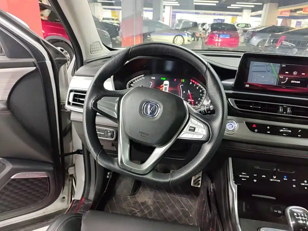 Фото 11 - Changan CS75