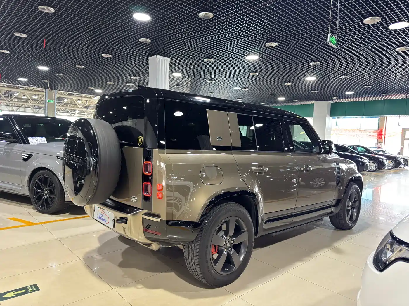 LAND ROVER DEFENDER