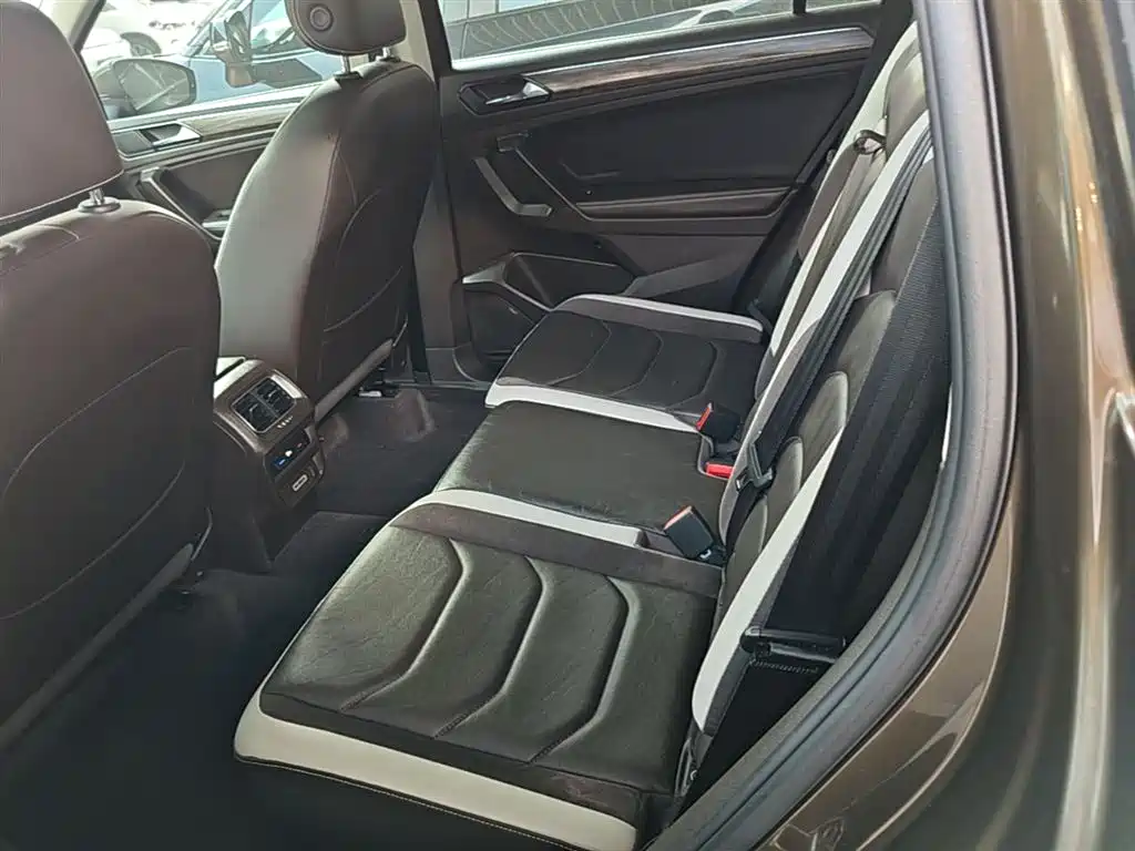 Volkswagen Tiguan L 2017 330TSI Automatic 2WD Luxury Edition фото 17