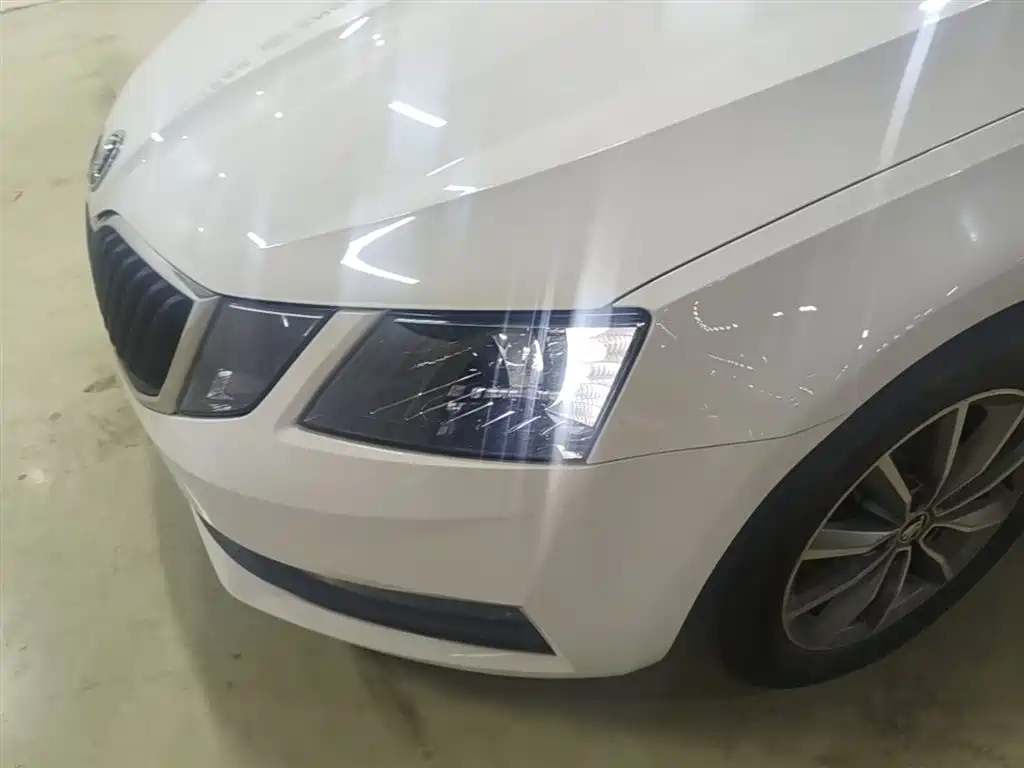 Škoda Rapid 2020 1.5L Manual Standard фото 24