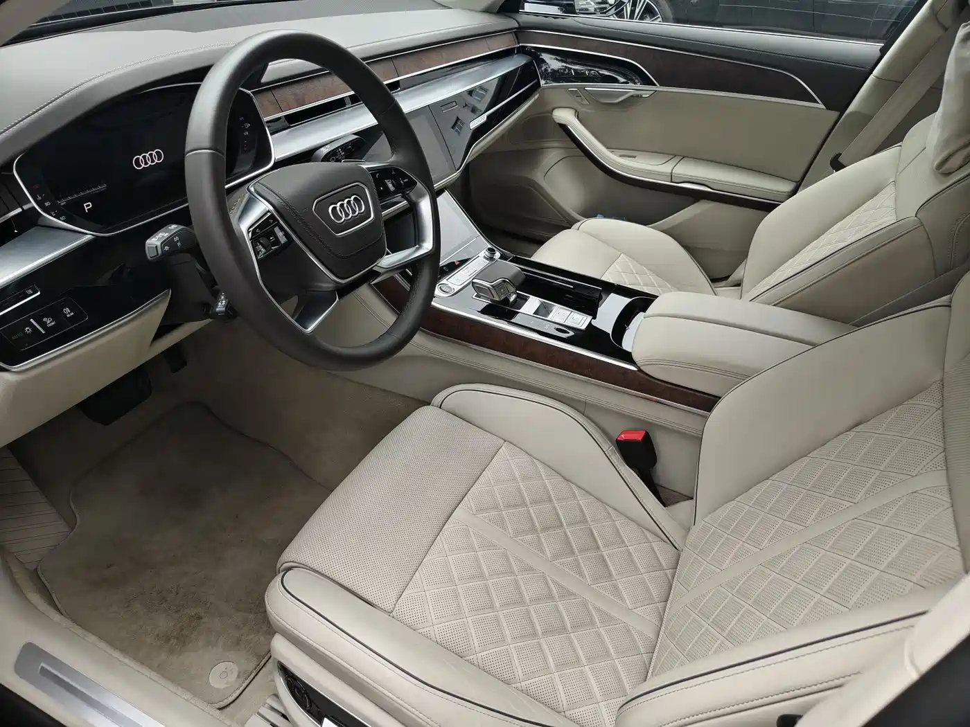 AUDI A8