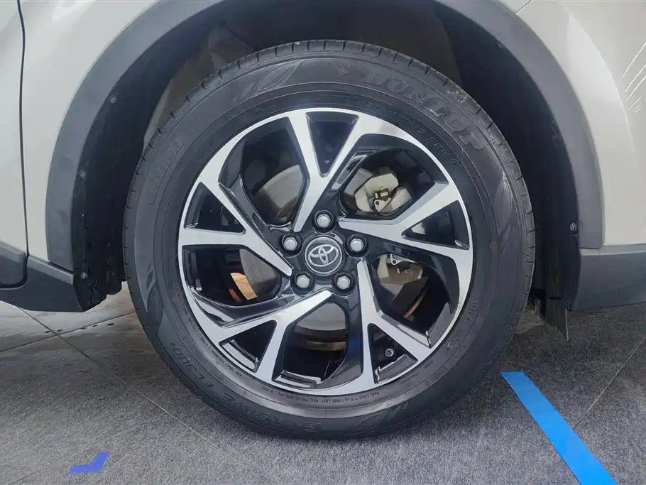 Toyota C-HR 2020 Model 2.0L Leading фото 6