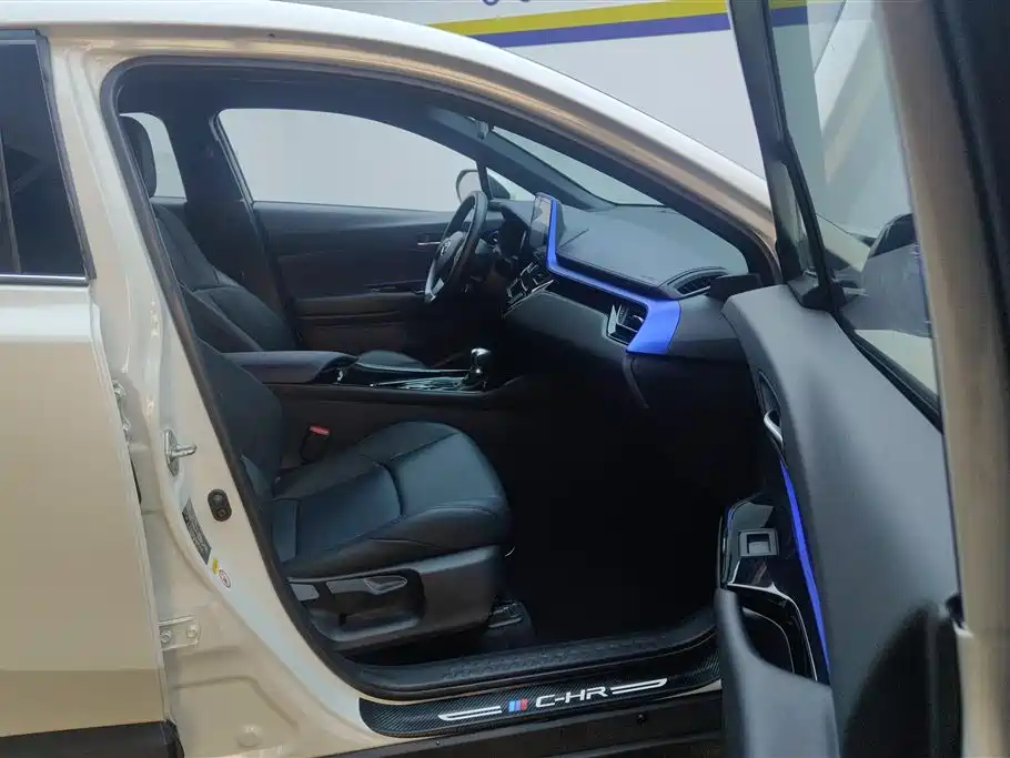 Toyota C-HR 2020 Model 2.0L Leading фото 8