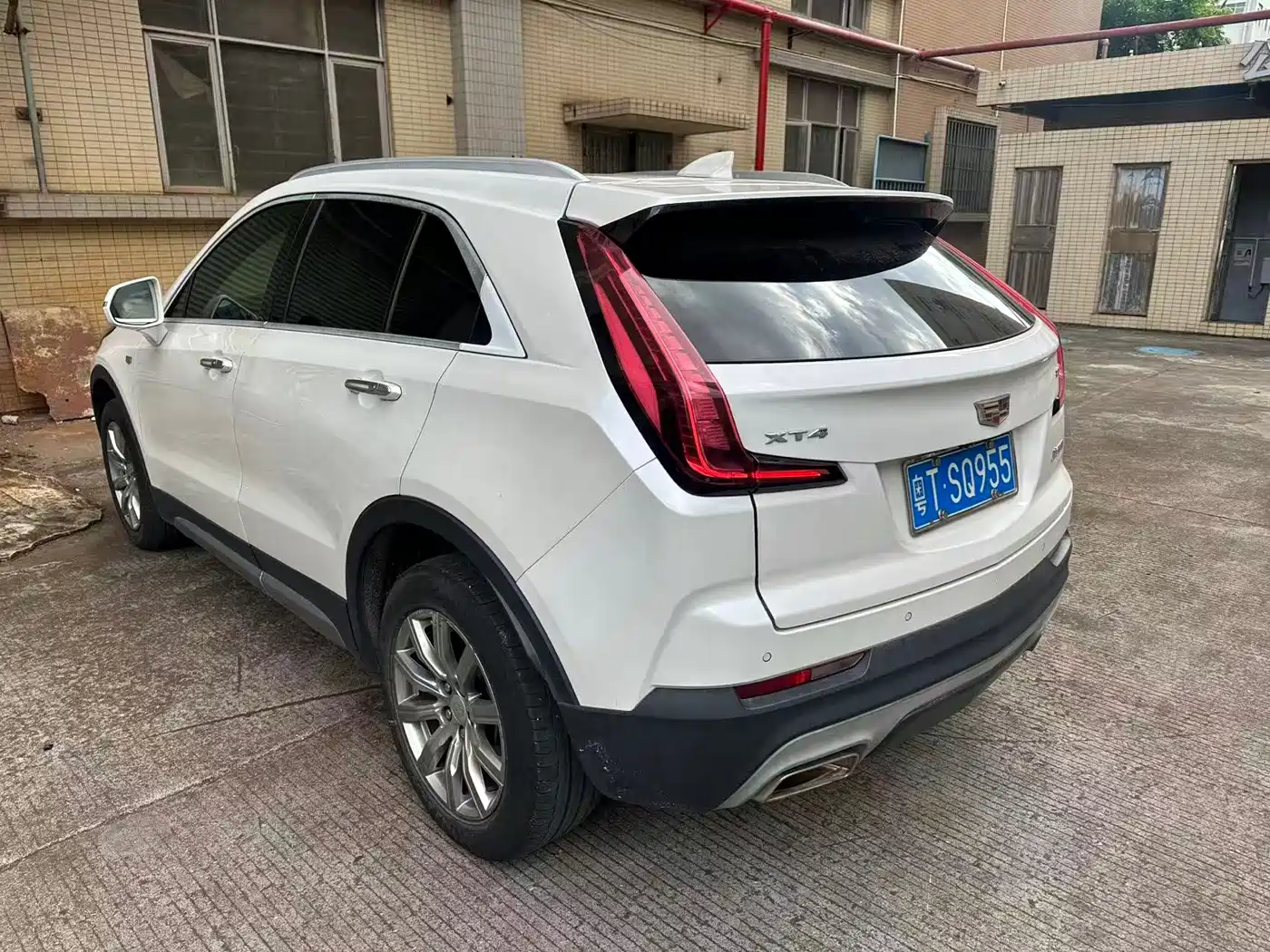 Cadillac XT4 2019 2018 28T FWD Leading Edition